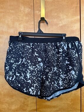 Under Armour Women's Fly By 2.0 Printed Running Shorts Size XL